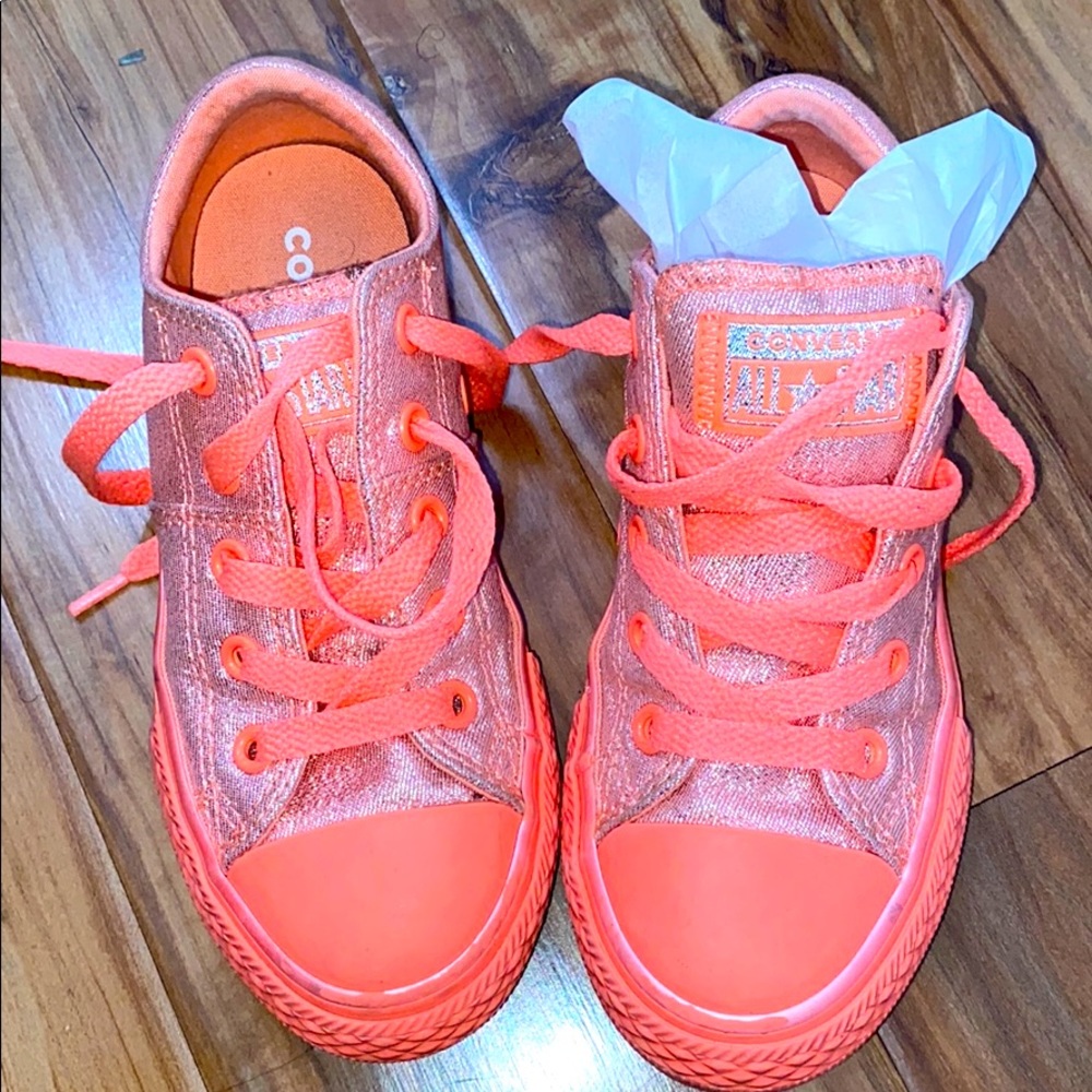 Girls converse